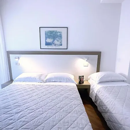 Ξενοδοχείο Aura Living