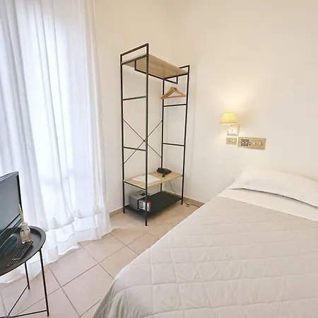 Aura Living فندق ريميني