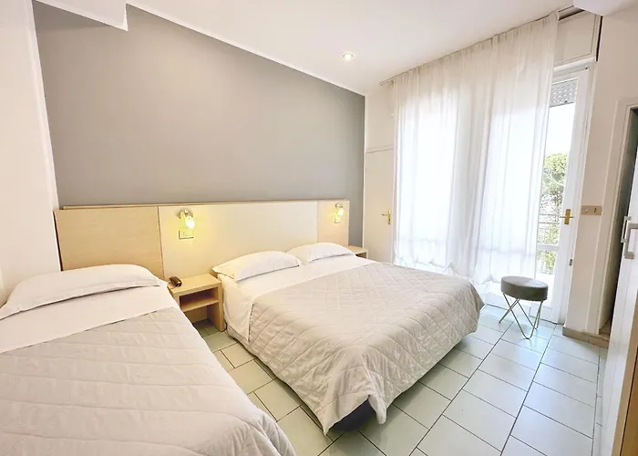 Aura Living 3* ريميني