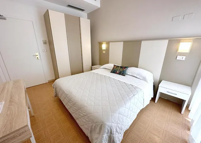 Aura Living 3*