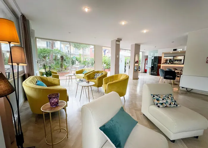 Aura Living 3*