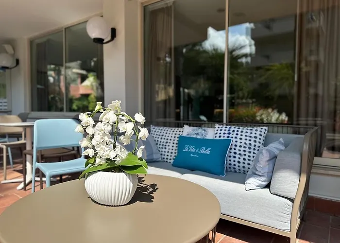 Aura Living 3* ريميني