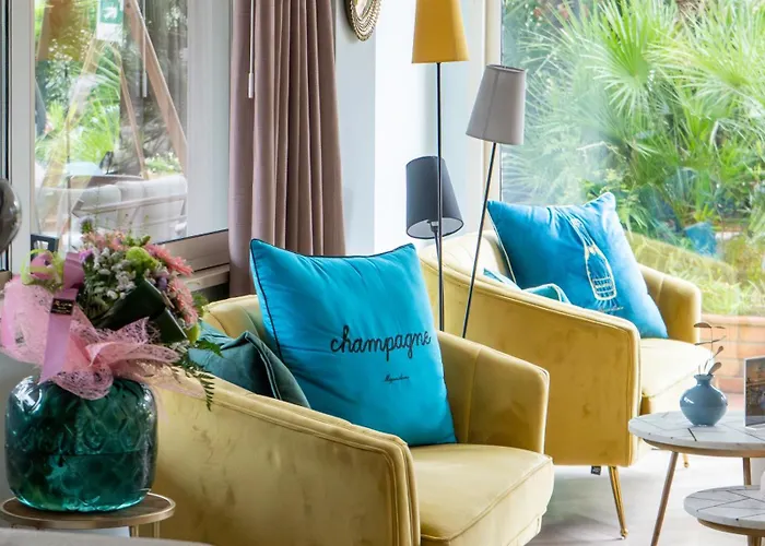 Aura Living 3*