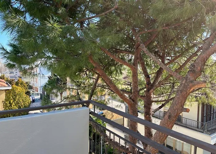 Aura Living 3*