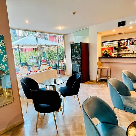 Ξενοδοχείο Aura Living 3*