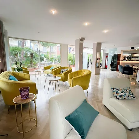 Aura Living 3*