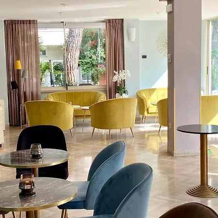Aura Living Hotell 3*