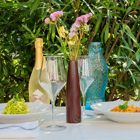 Ξενοδοχείο Aura Living 3*