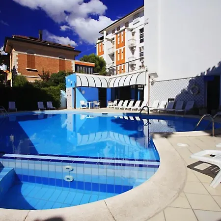 Hotel Aura Living 3*