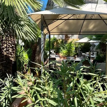 Aura Living Hotel 3*