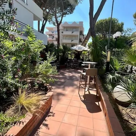 Aura Living Hotel 3*