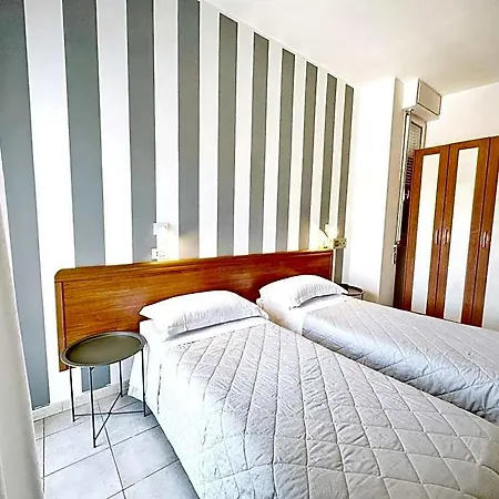 Aura Living 3*