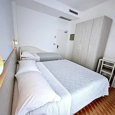 호텔 Aura Living 3*