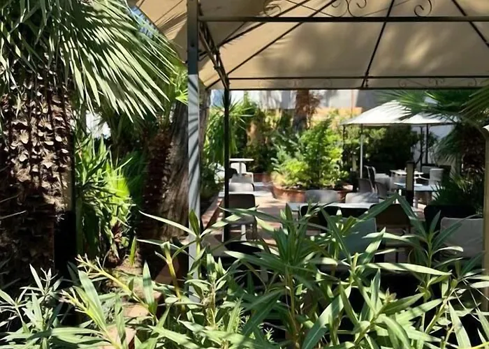 Aura Living Szálloda 3*