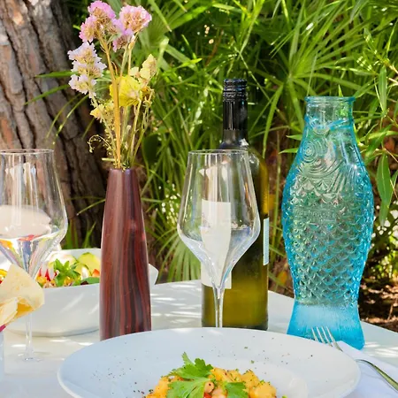 Aura Living 호텔 3*