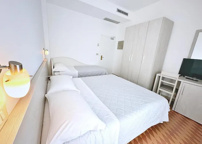 מלון Aura Living