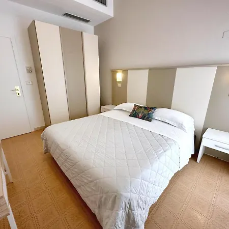 Aura Living 3*