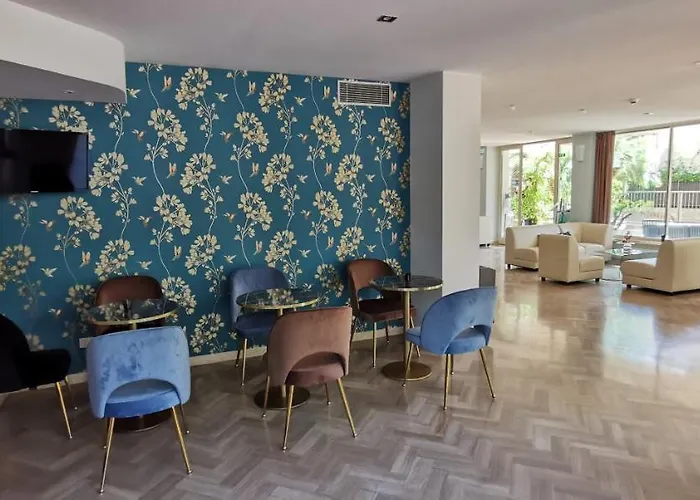 Aura Living Hotel 3*